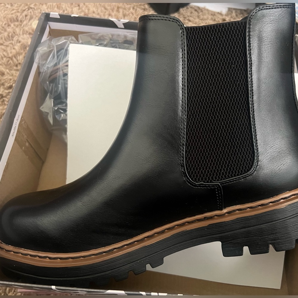 SODA Pilot Black Chelsea Boots NEW IN BOX Size 11